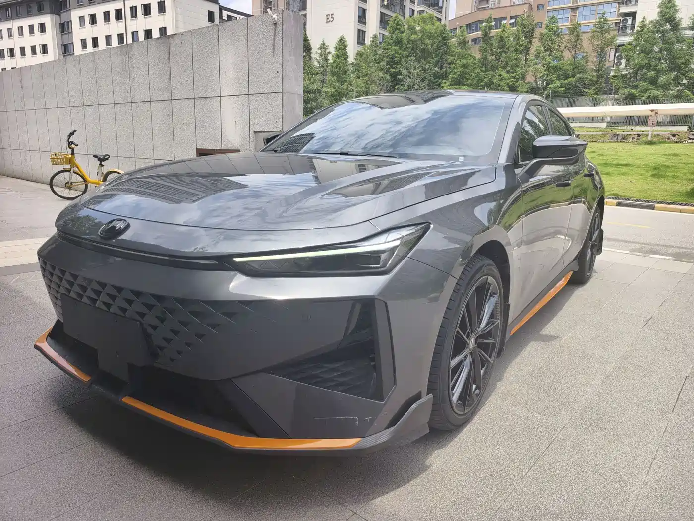 Photo 1 - Changan UNI-V
