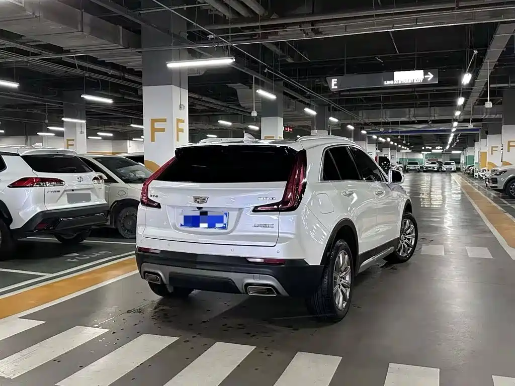 Фото 7 - Cadillac XT4