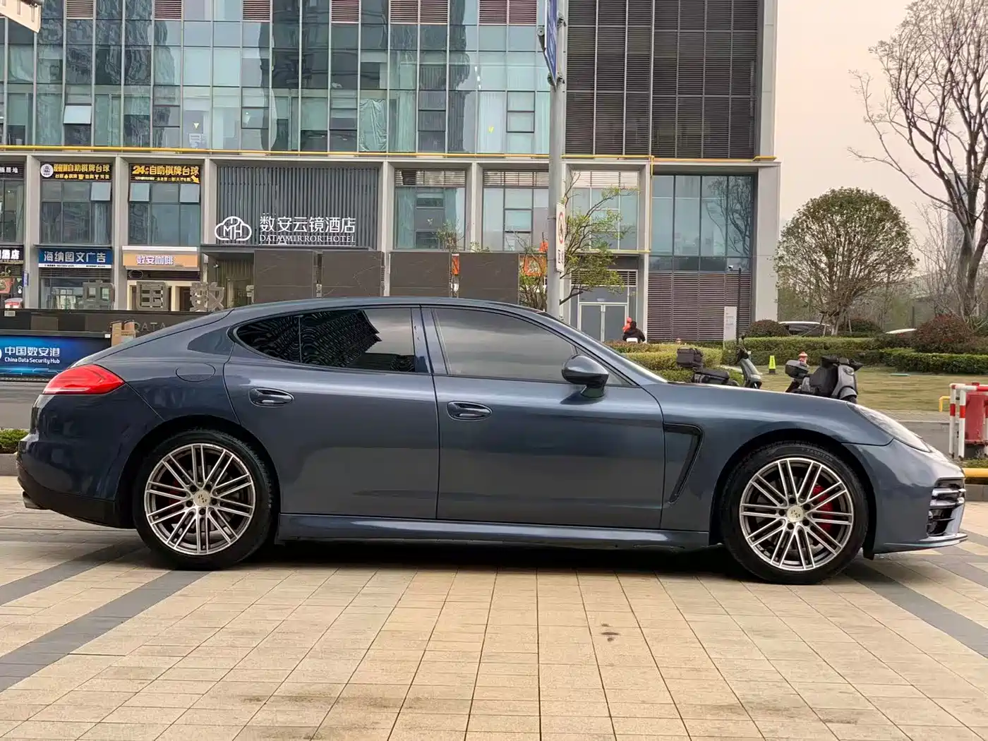 Porsche Panamera 2010 Panamera 4 3.6L фото 4