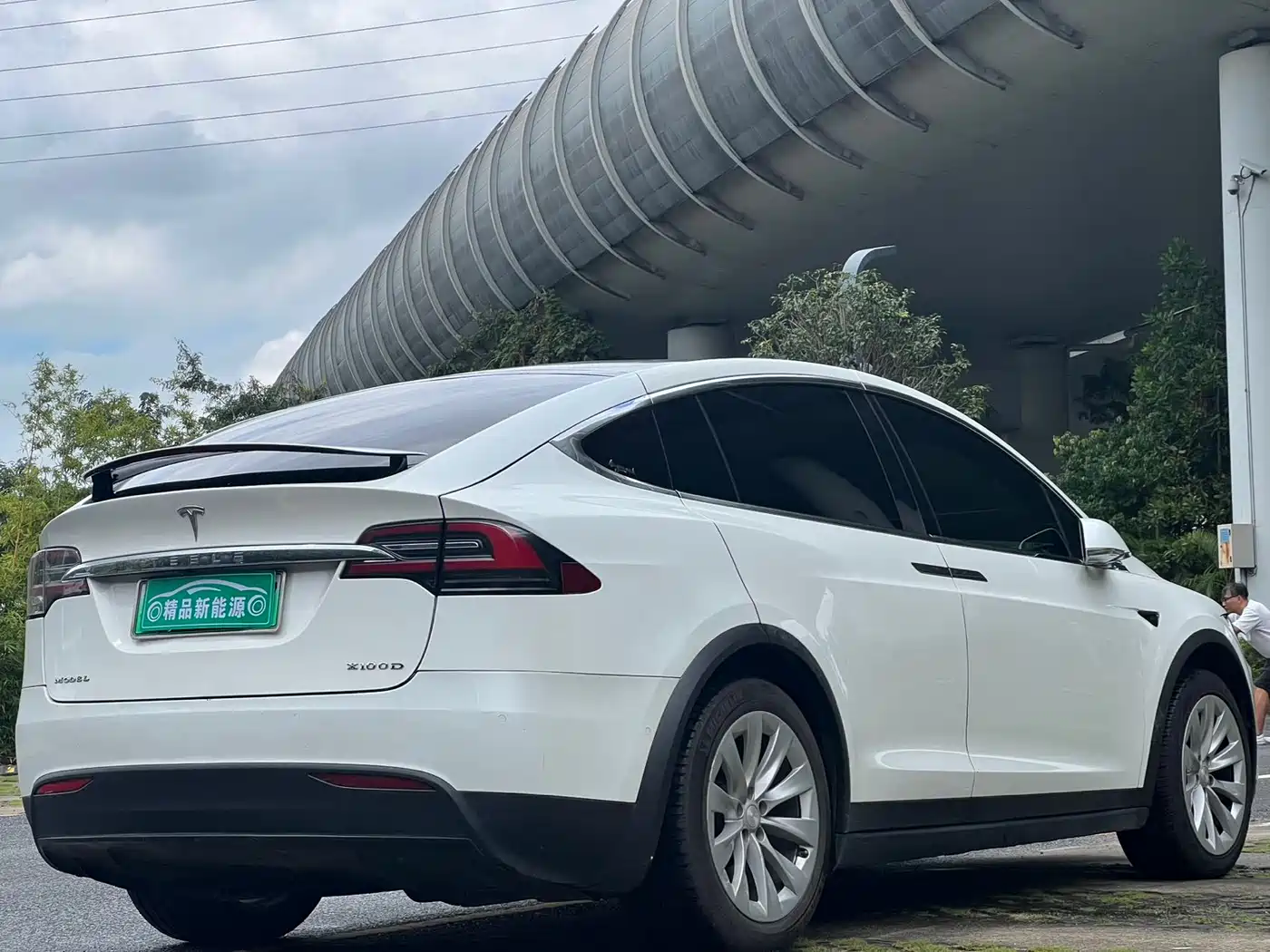 TESLA MODEL X