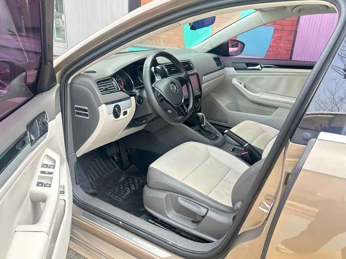 Volkswagen Sagitar 2015 1.6L Automatic Comfort фото 8