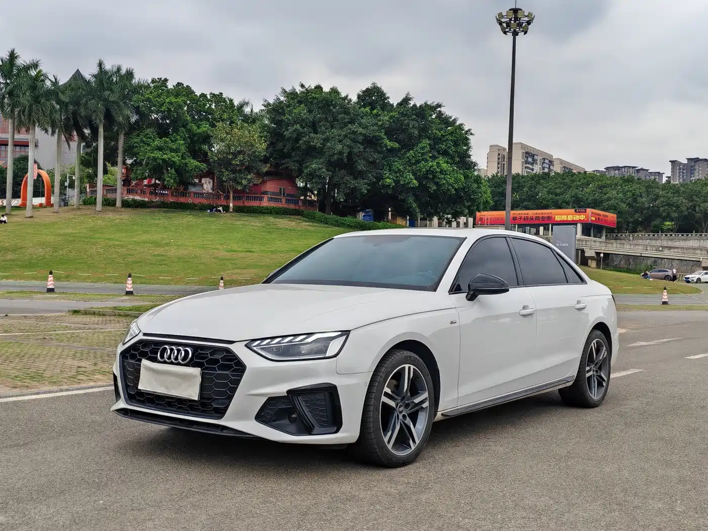 Audi A4L 2023 40 TFSI quattro Luxury Sport