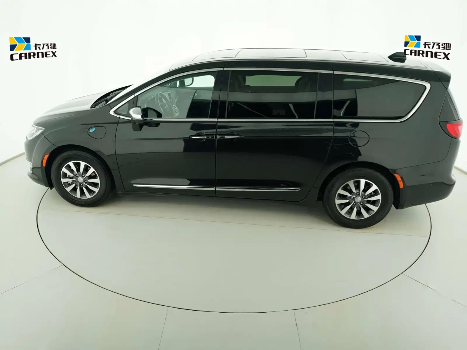 Фото 4 - Chrysler Pacifica PHEV