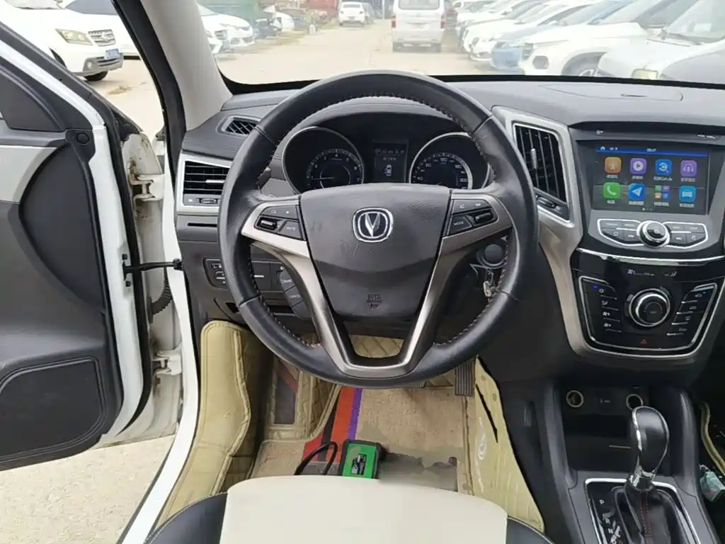 Фото 11 - Changan CS35