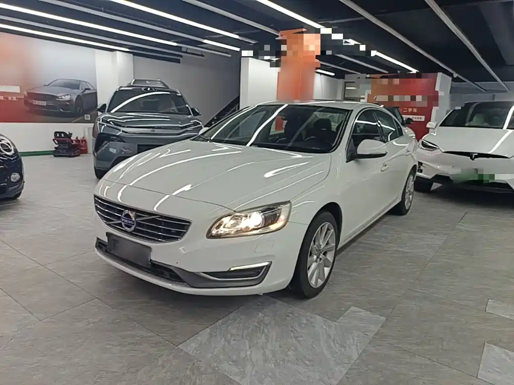 Фото 2 - Volvo S60