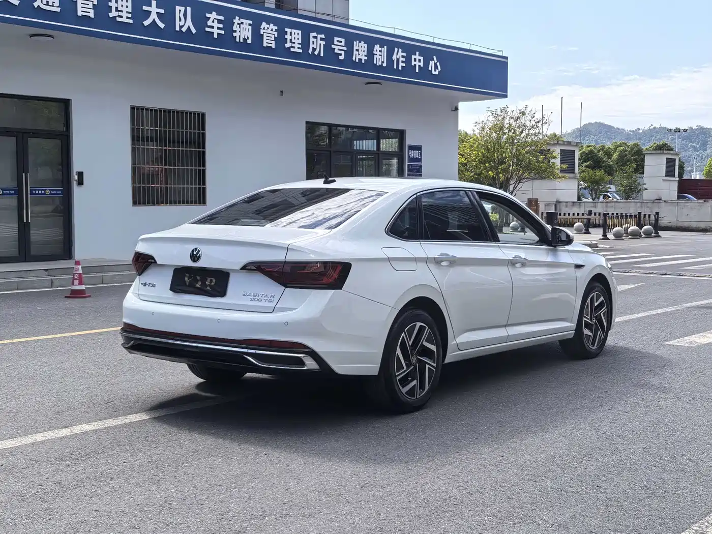 Volkswagen Sagitar 2023 300TSI DSG Surpassing Edition фото 11