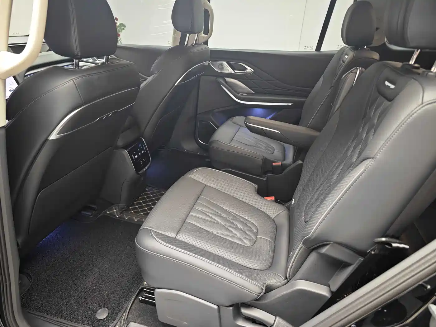 Hongqi HS7 PHEV 2024 2.0T PHEV 4WD Flagship Edition 6-seater фото 7