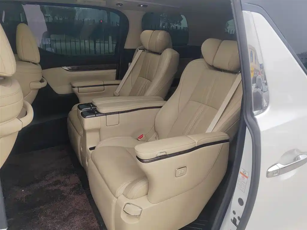 Toyota Alphard 2021 Hybrid 2.5L Premium фото 13