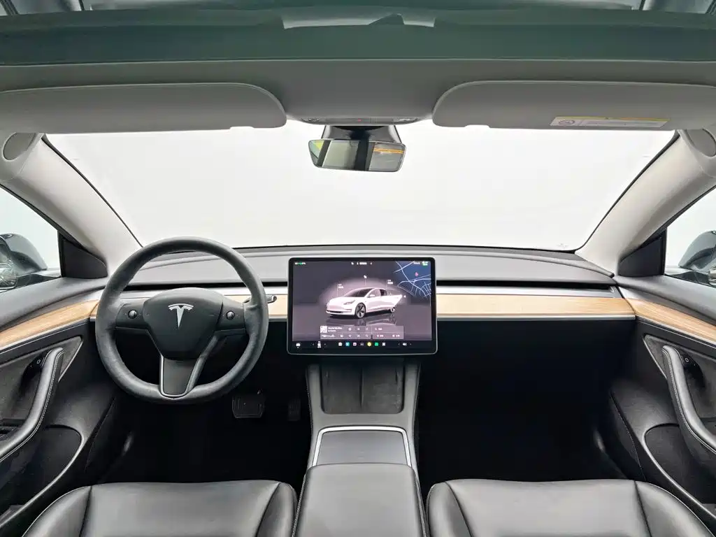 Фото 23 - Tesla Model 3
