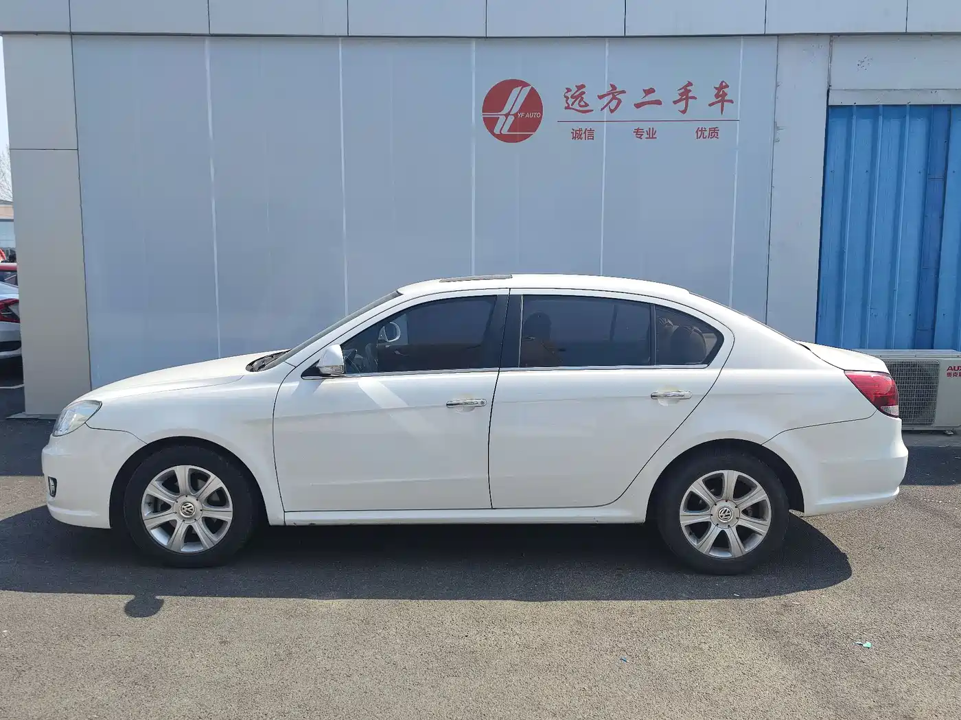 Volkswagen Lavida 2011 1.6L Automatic Pinya Edition фото 5