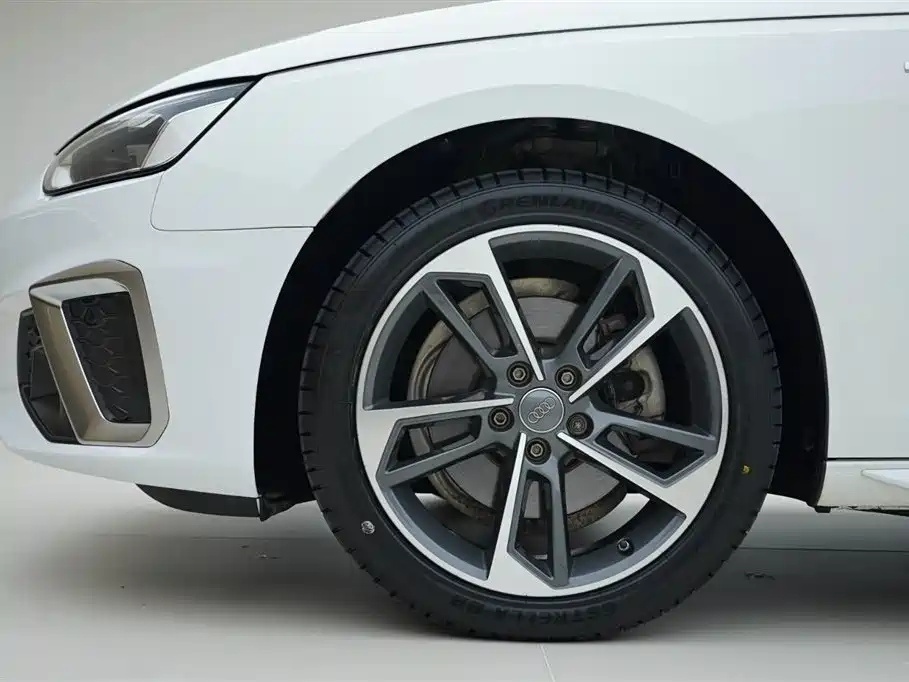 Audi A4L 2020 40 TFSI Fashion Dynamic Edition фото 15