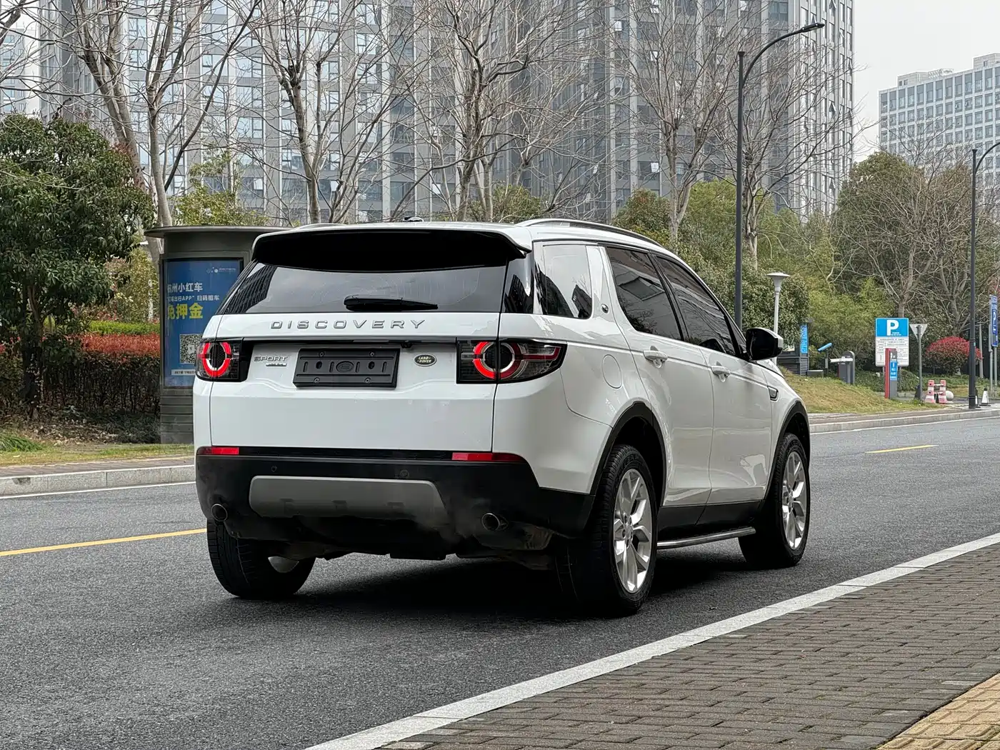 Land Rover Discovery Sport 2017 2.0T HSE фото 6