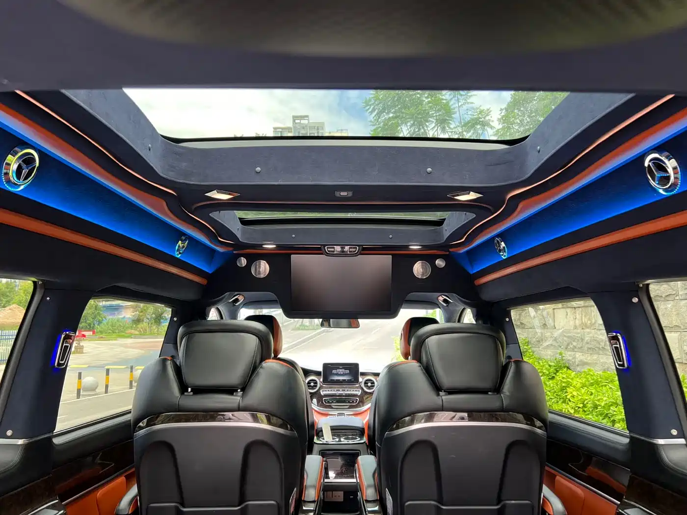 Mercedes-Benz V-Class 2018 V 260 L Premium Long Wheelbase Edition China VI фото 17