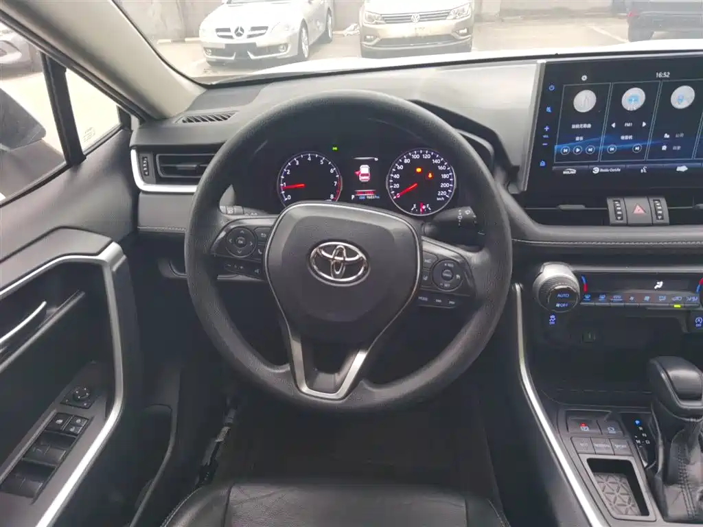 Toyota Wildlander 2020 2.0L CVT 2WD Luxury Edition фото 3