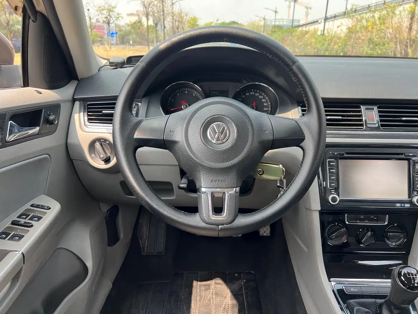 Volkswagen Bora 2014 1.6L Manual Fashion фото 4