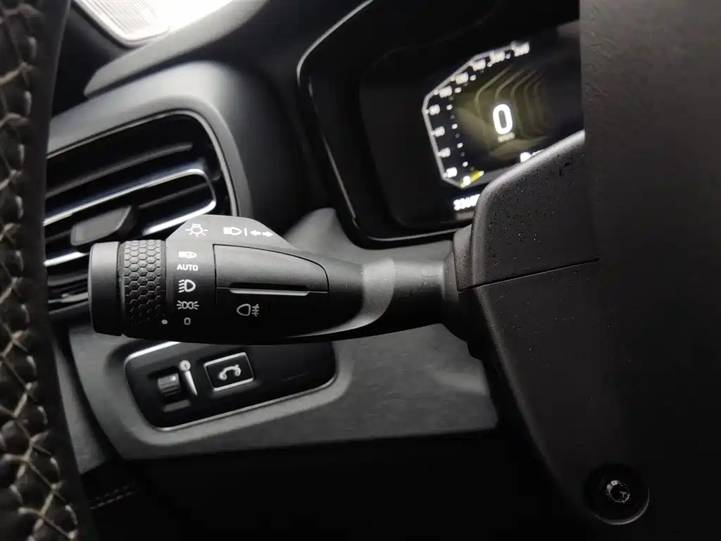 Lynk & Co 03 2021 2.0TD Auto Jin Champion Edition фото 21