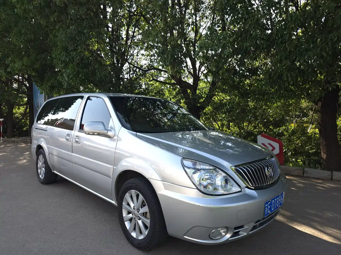 Buick GL8 2014 2.4L Classic Edition фото 2