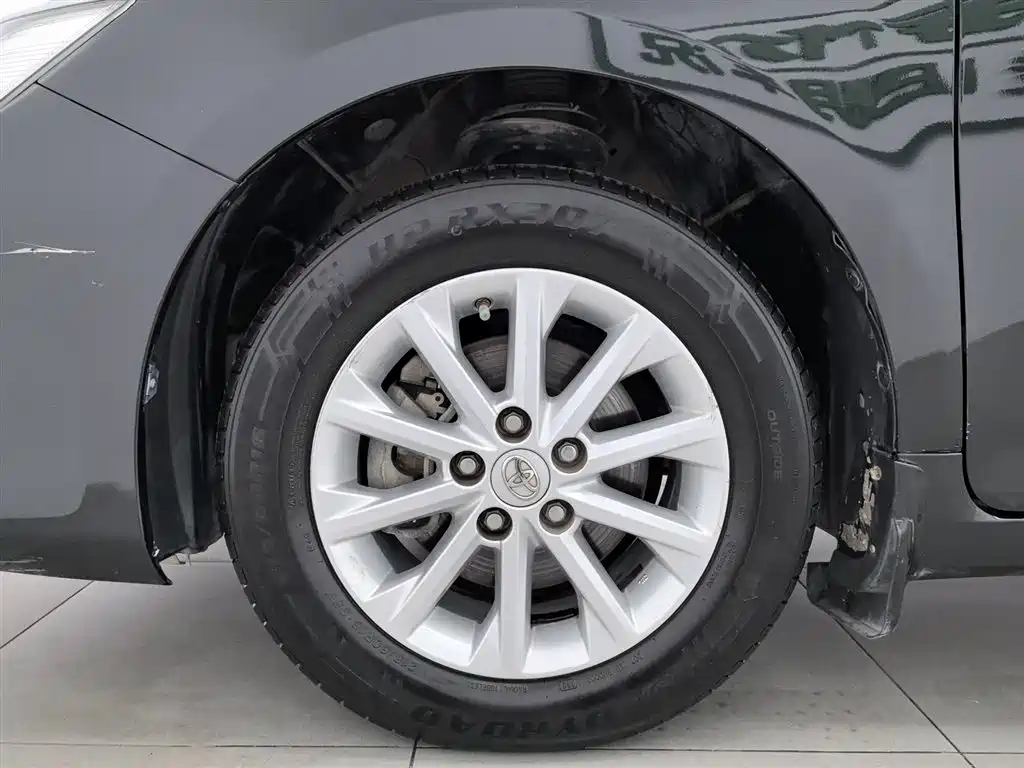 Toyota Camry 2016 2.0G 10th Anniversary Leading Edition фото 17
