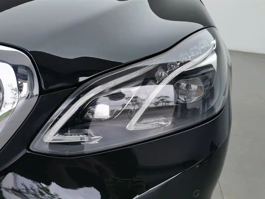 Mercedes-Benz E-Class 2015 E 260 L Luxury фото 7