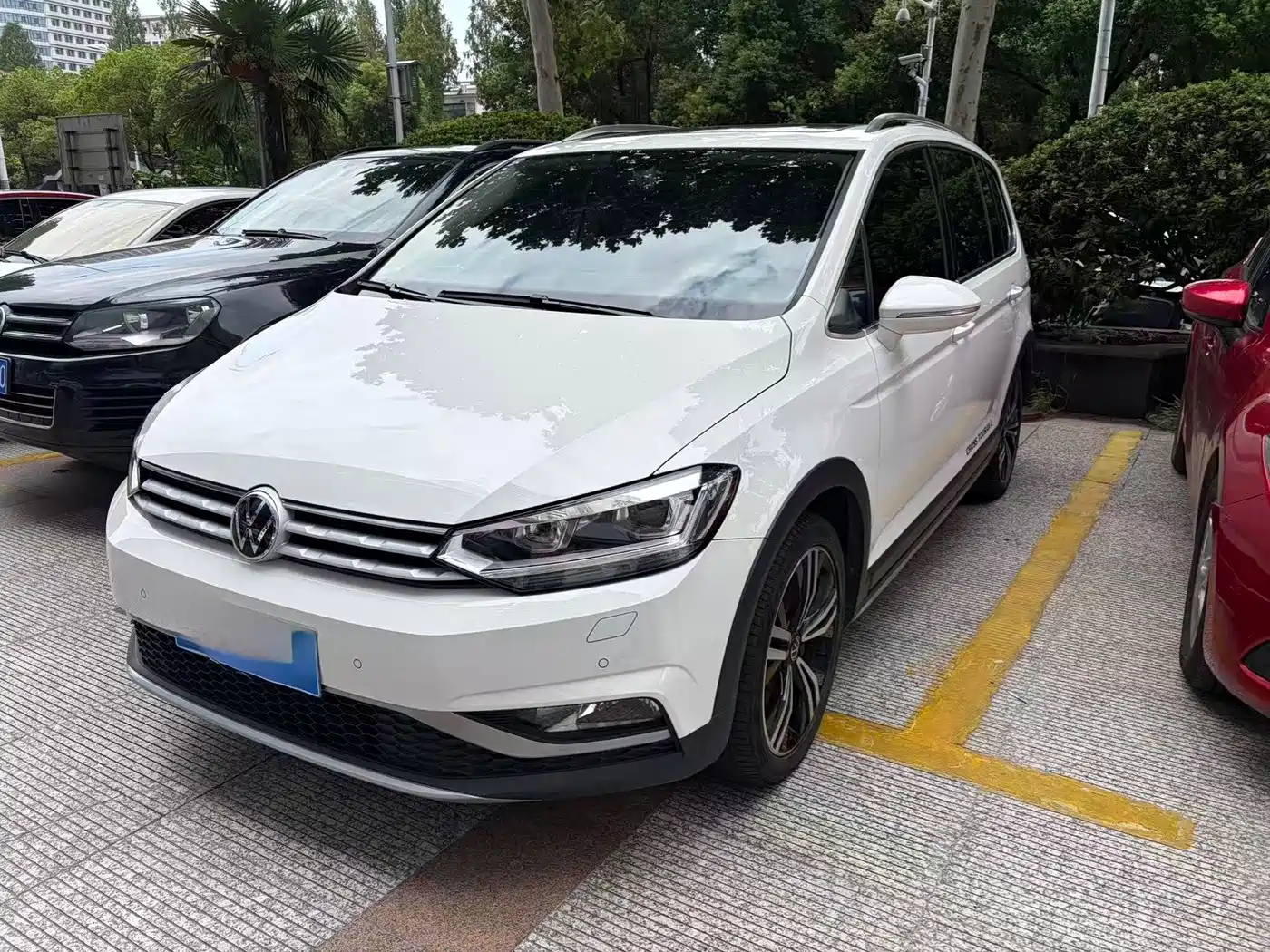 Volkswagen Touran 2023 2022 Touran L 280TSI DSG Frontier Edition 7-seater