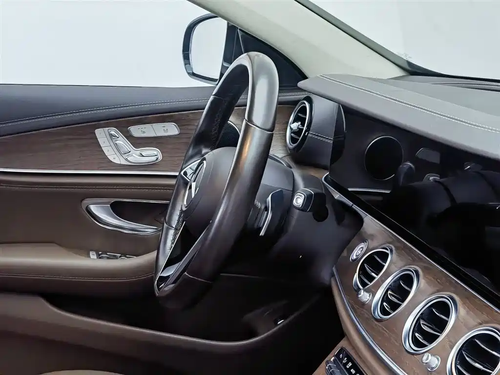 Mercedes-Benz E-Class 2023 E 300 L Fashion фото 22