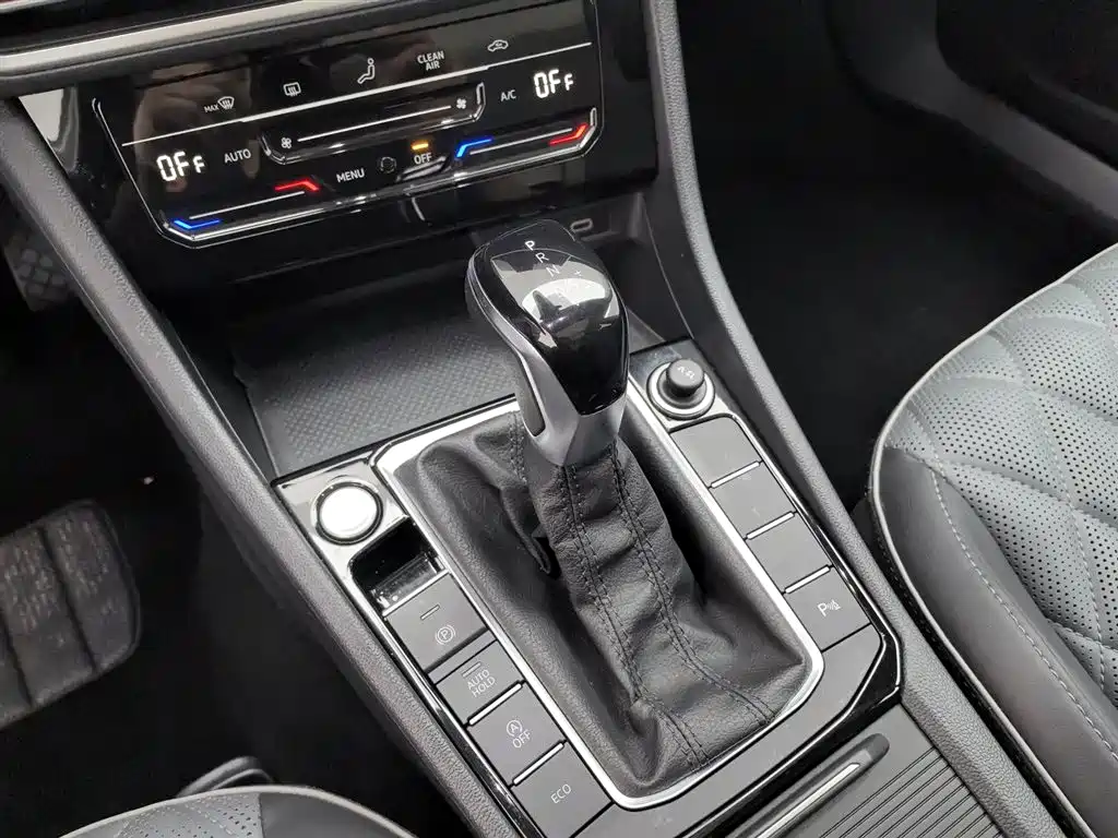 Volkswagen Sagitar 2023 Model Year 280TSI DSG Surpass Edition фото 13