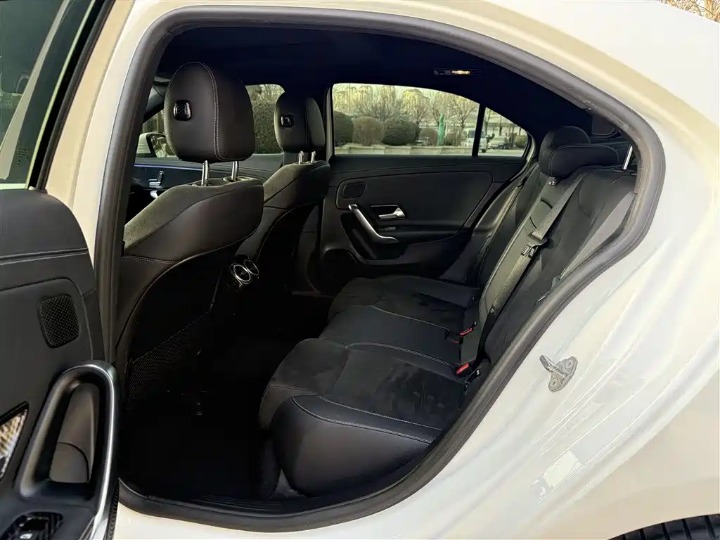 Mercedes-Benz A-Class 2019 A 200 L Sport Sedan фото 23