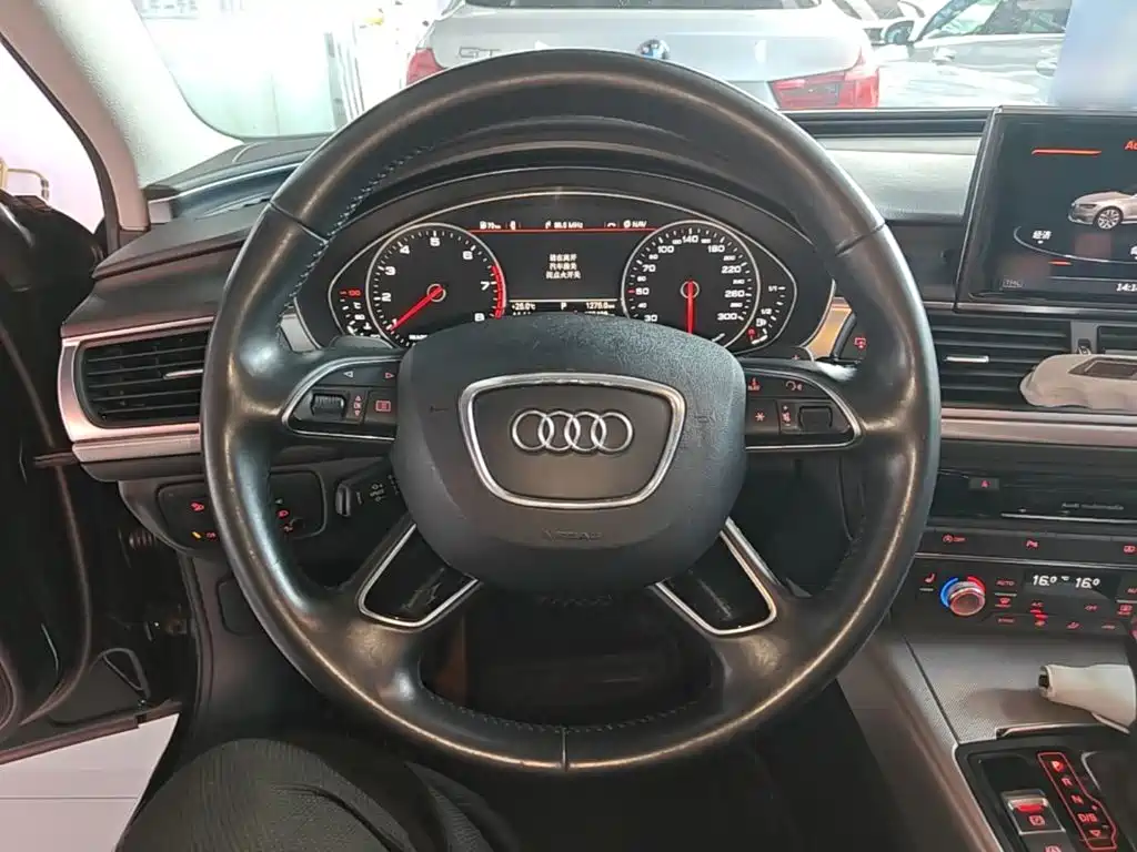 Фото 11 - Audi A6L