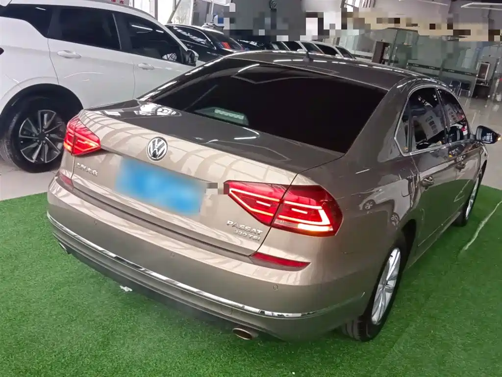Volkswagen Passat 2016 330TSI DSG Honor Edition фото 7