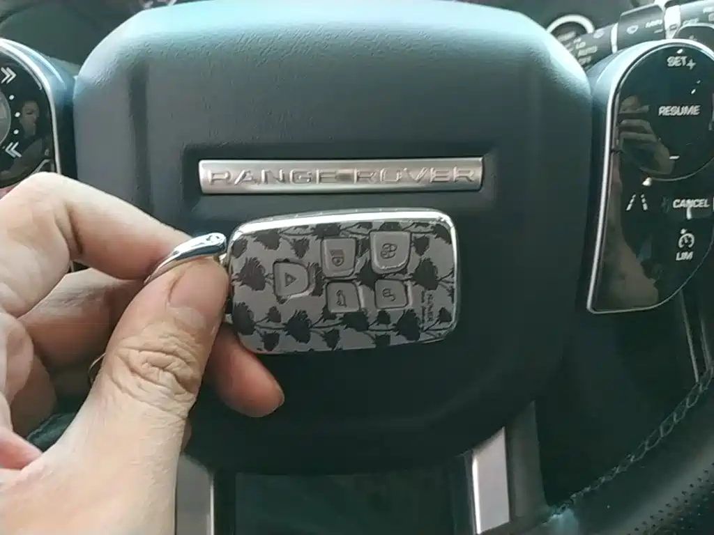 Фото 9 - Land Rover Range Rover Velar