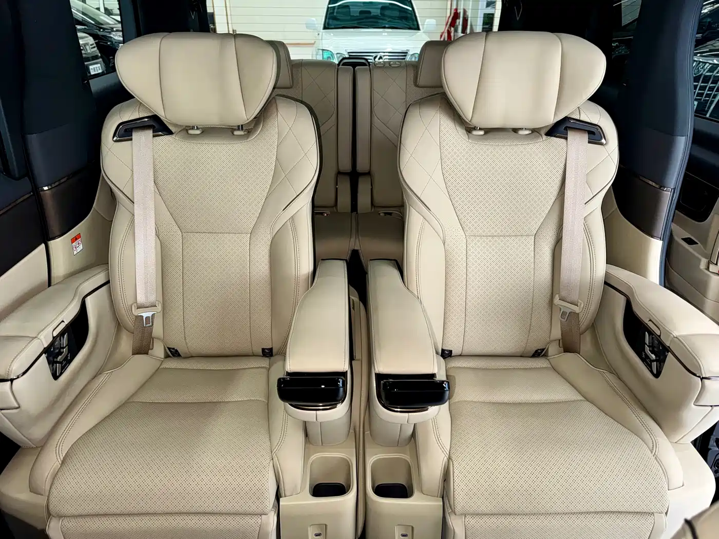 Toyota Vellfire 2024 Crown Hybrid 2.5L Executive Premium Edition фото 8