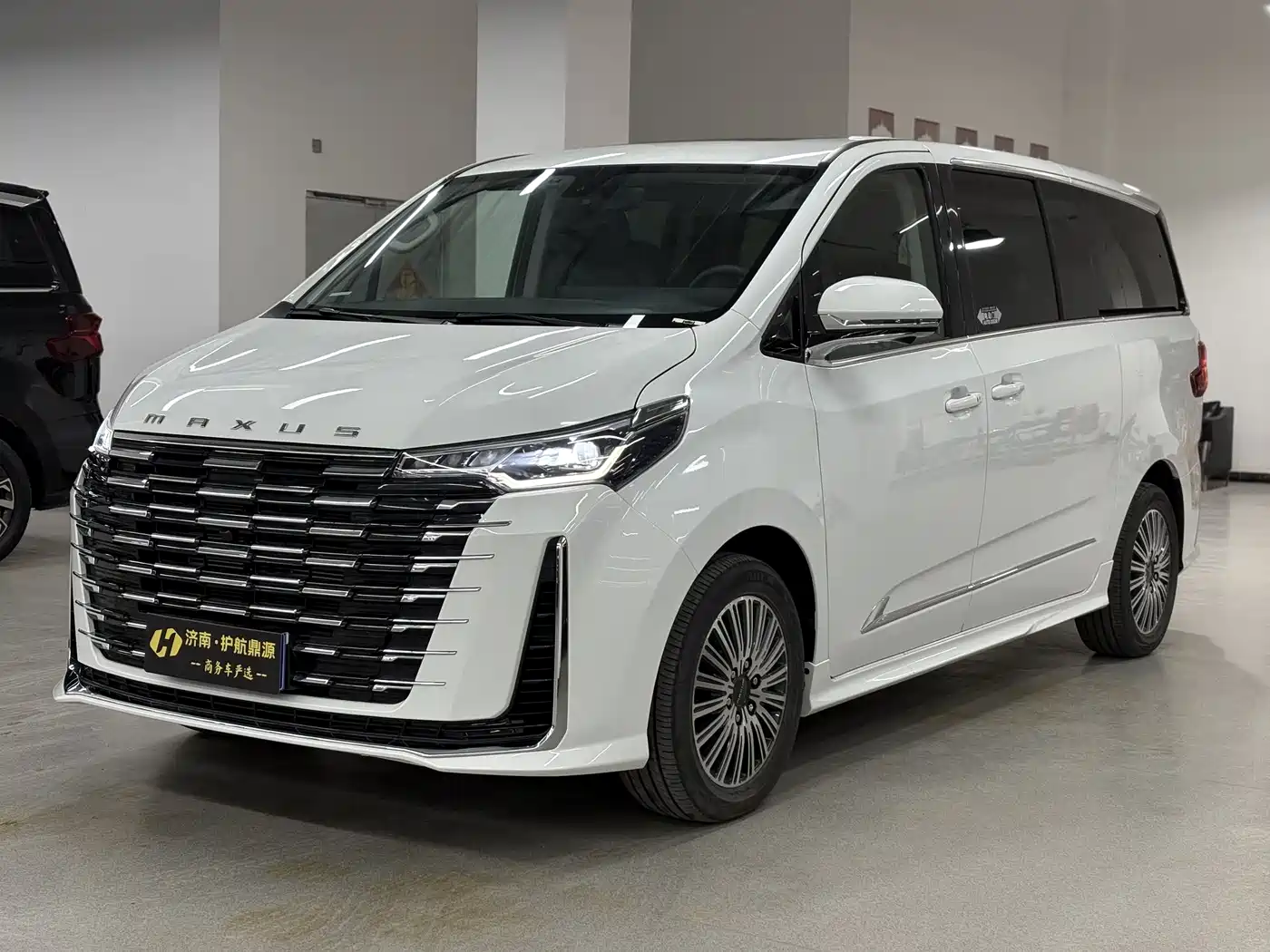SAIC Maxus Maxus G10 2025 MAX 2.0T Automatic Flagship Edition Gasoline 7-Seater