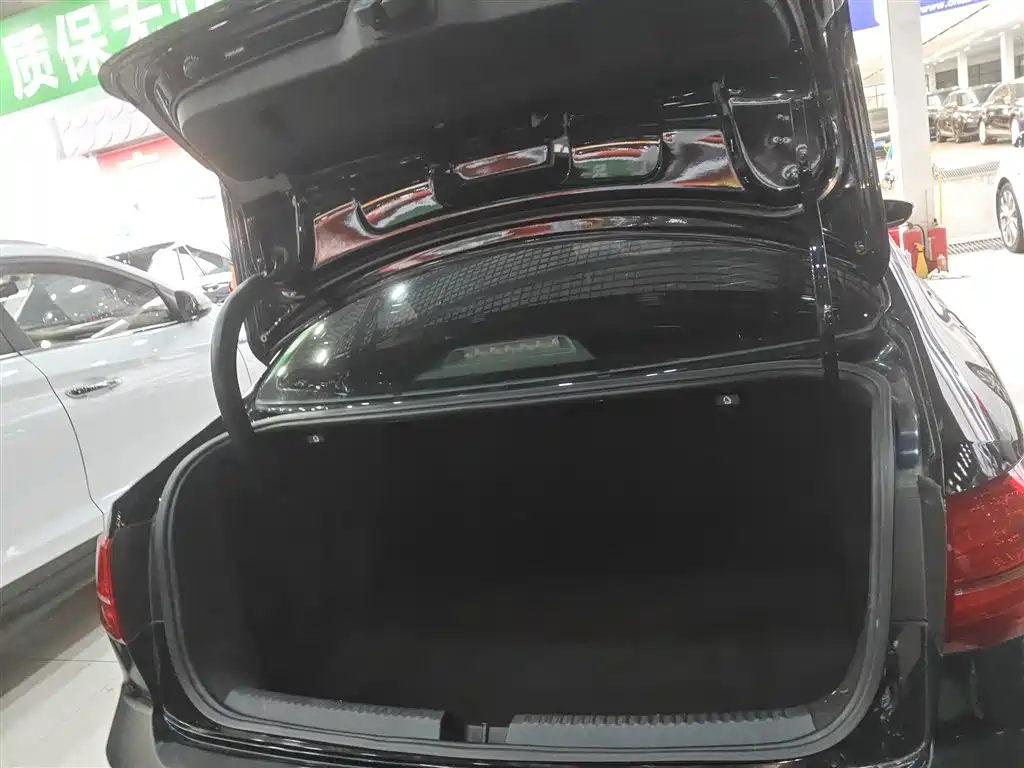 Volkswagen Sagitar 2018 1.6L Automatic Comfort фото 9