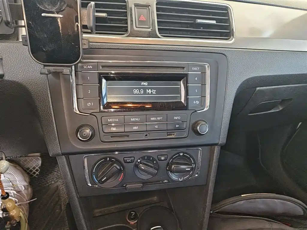 Volkswagen Santana 2015 1.6L Automatic Comfort Edition фото 13
