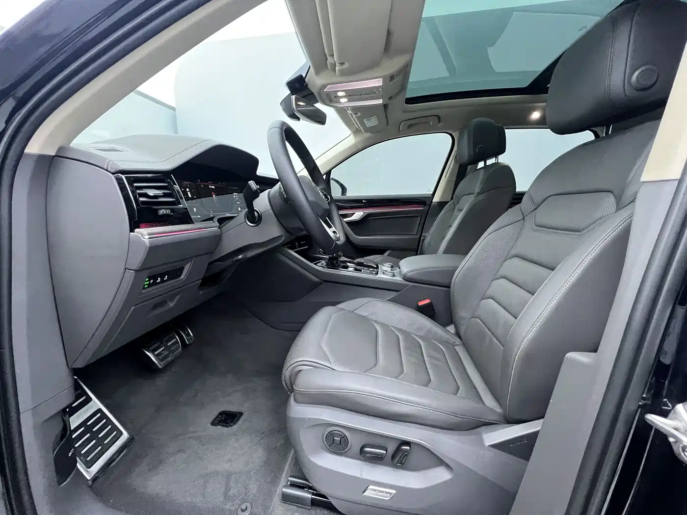 VOLKSWAGEN TOUAREG