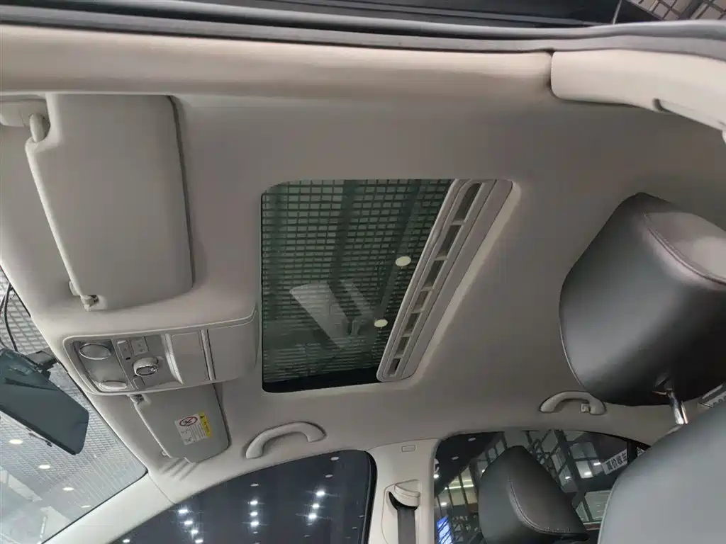 Volkswagen Sagitar 2018 1.6L Automatic Comfort фото 8