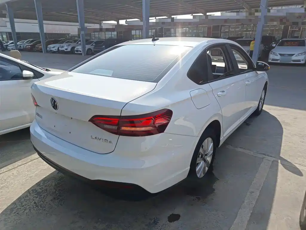 Volkswagen Lavida 2023 Facelift 1.5L Auto Comfort Edition фото 5