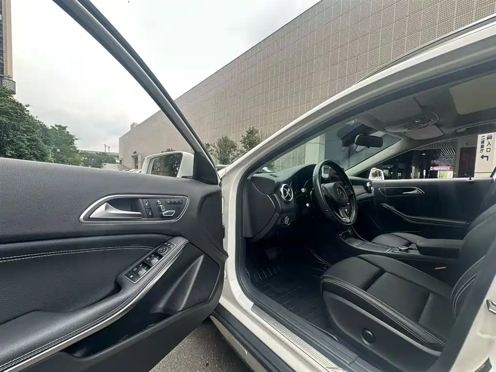 Mercedes-Benz GLA 2018 GLA 200 Fashion фото 9