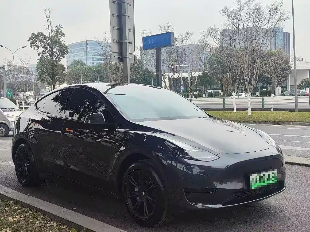 TESLA MODEL Y