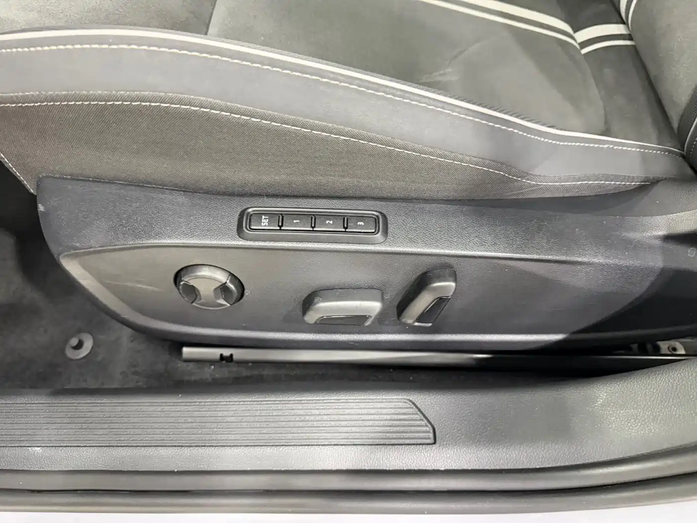 Volkswagen Golf 2021 280TSI DSG R-Line фото 9