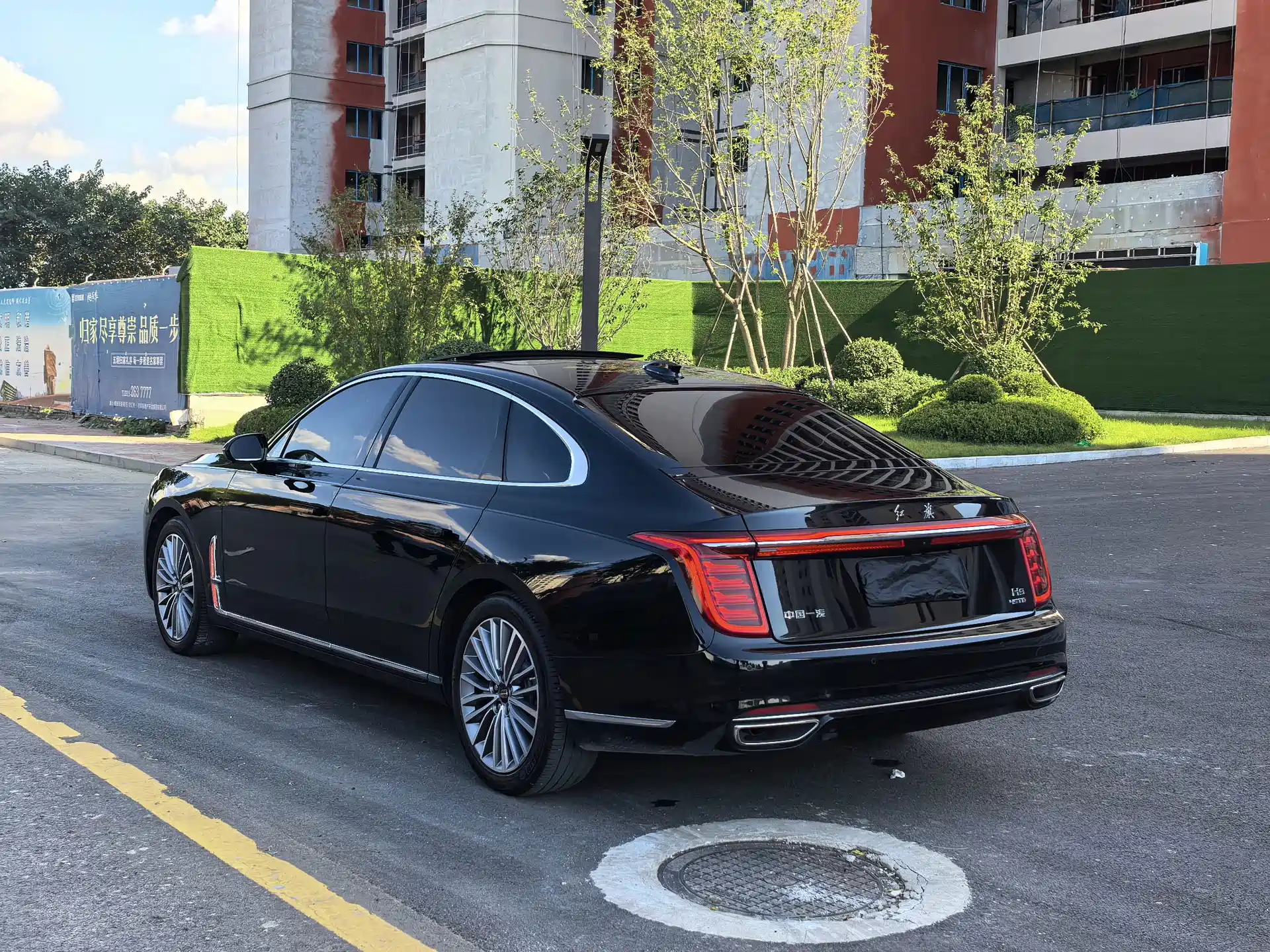 Photo 9 - Hongqi H9
