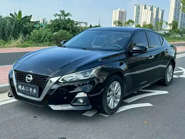 Nissan Teana 2.0L XE, Стиль