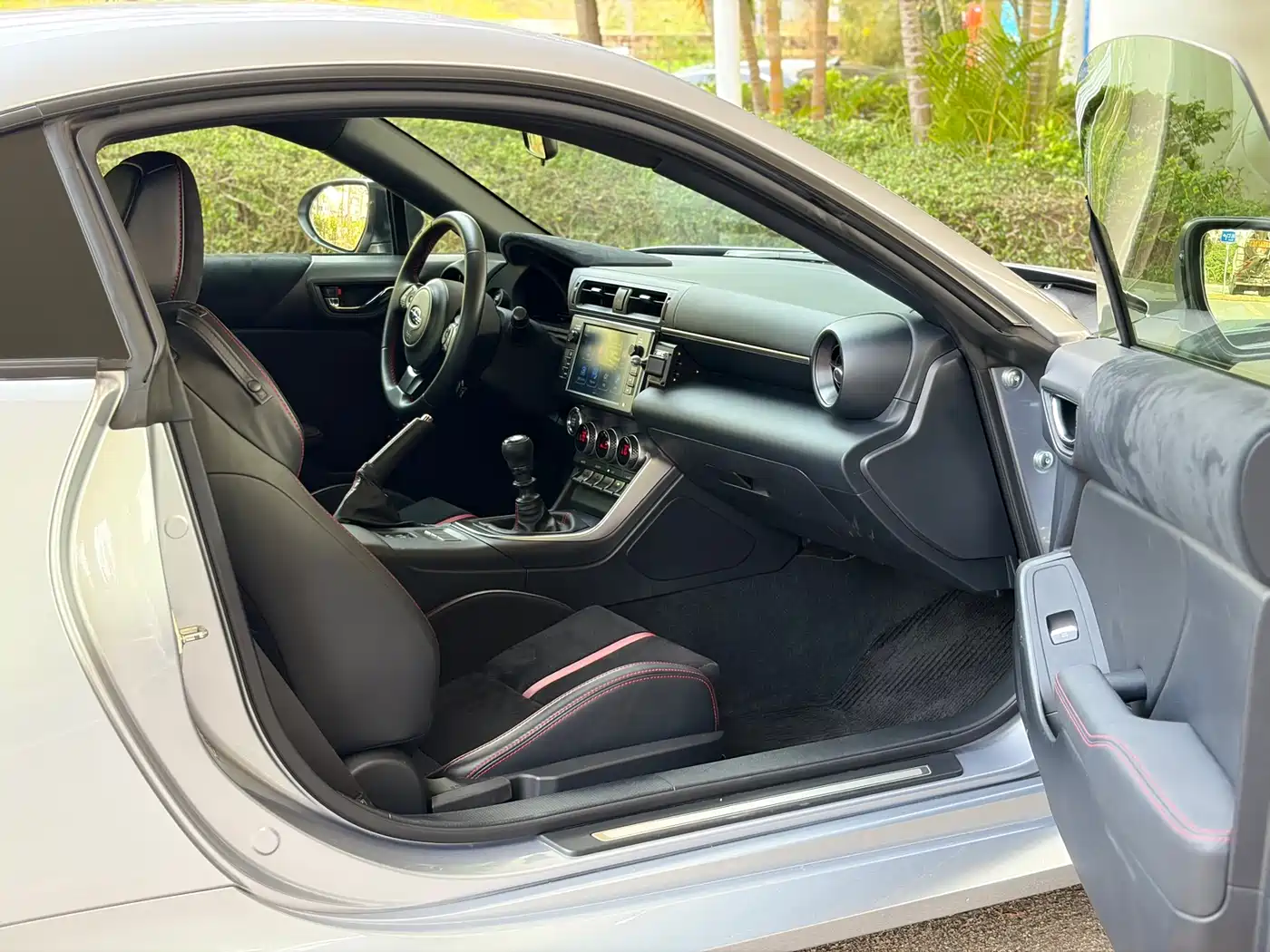 Subaru BRZ 2023 2.4L Manual 10th Anniversary Edition фото 8