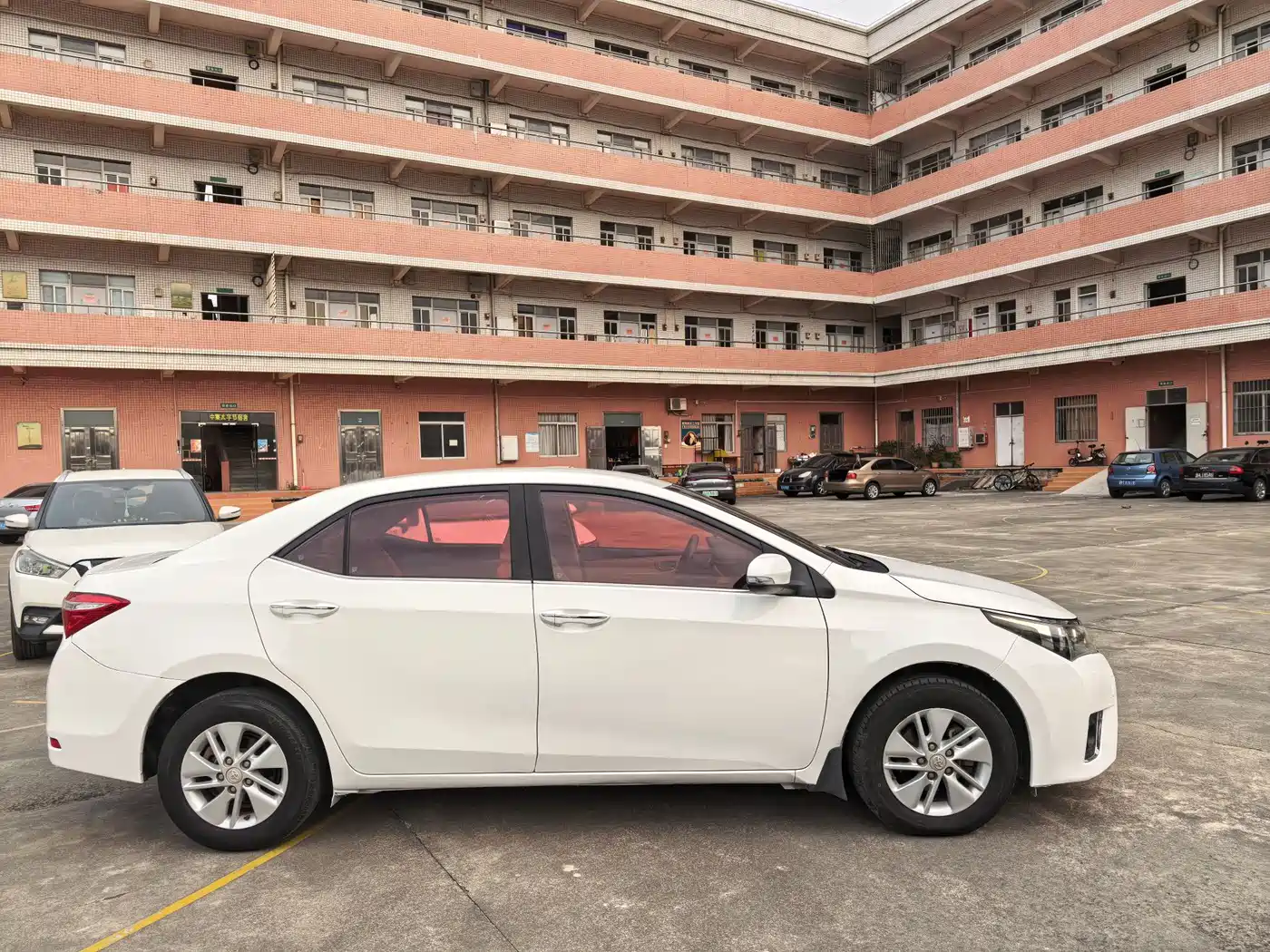 Toyota Corolla 2014 1.6L CVT GL фото 4