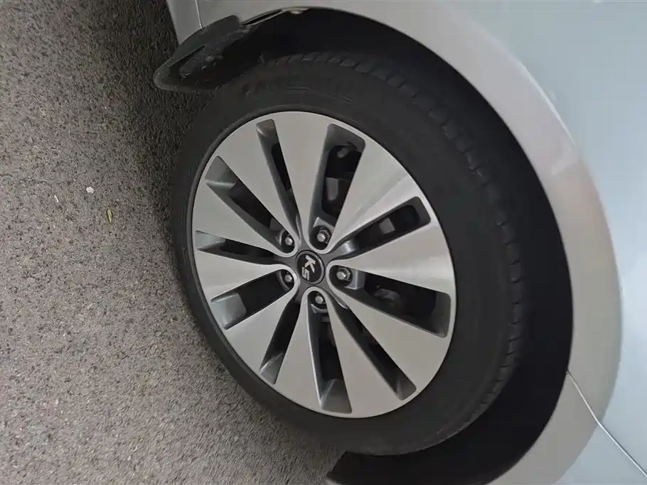 Kia K5 2011 2.0L Automatic DLX фото 6