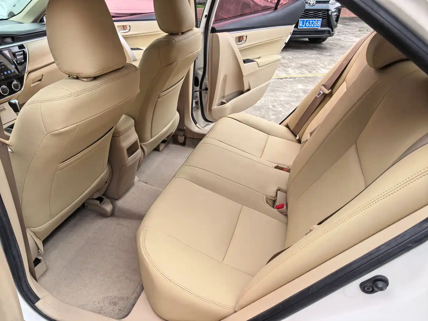 Toyota Corolla 2014 1.6L CVT GL фото 10