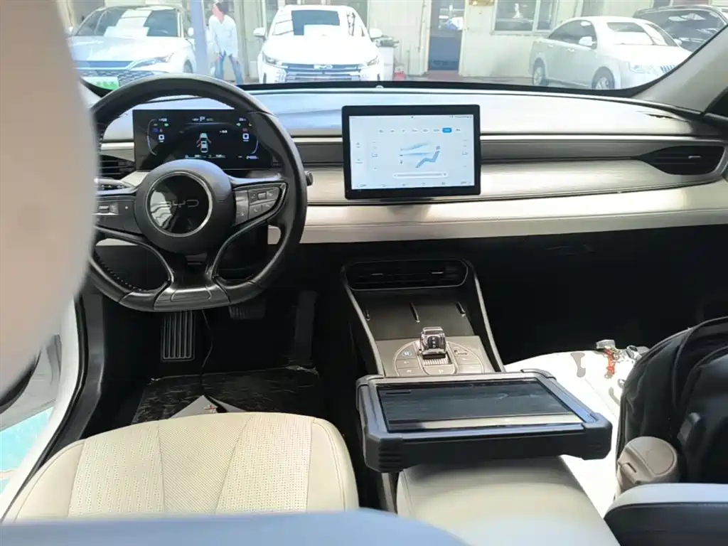 BYD Hai Bao 05 DM-i 2025 DM-i Smart Drive Edition 55KM Luxury фото 10
