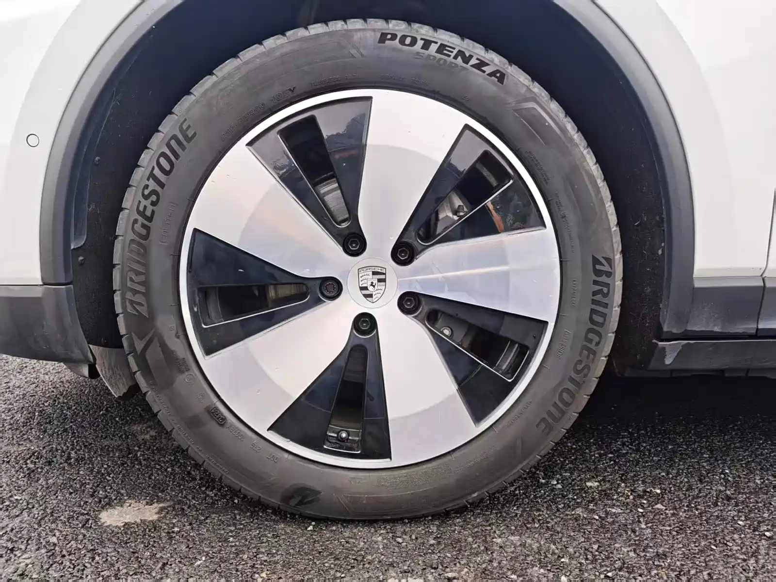 Фото 7 - Porsche Macan EV