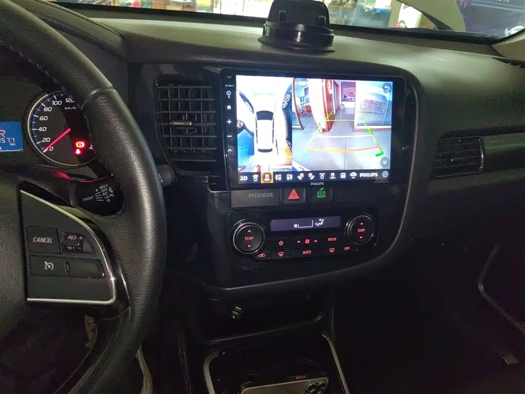 MITSUBISHI OUTLANDER