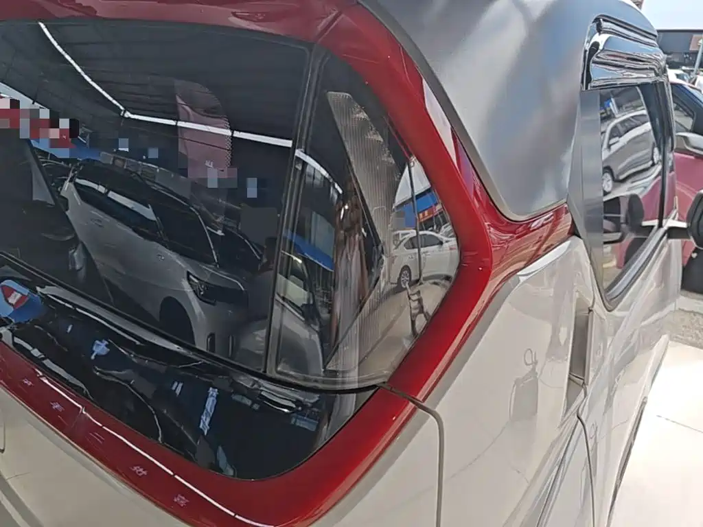 Фото 8 - Baojun E200
